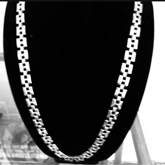 Silver Gorgeous Link Necklace😍 - Picture 7 of 7